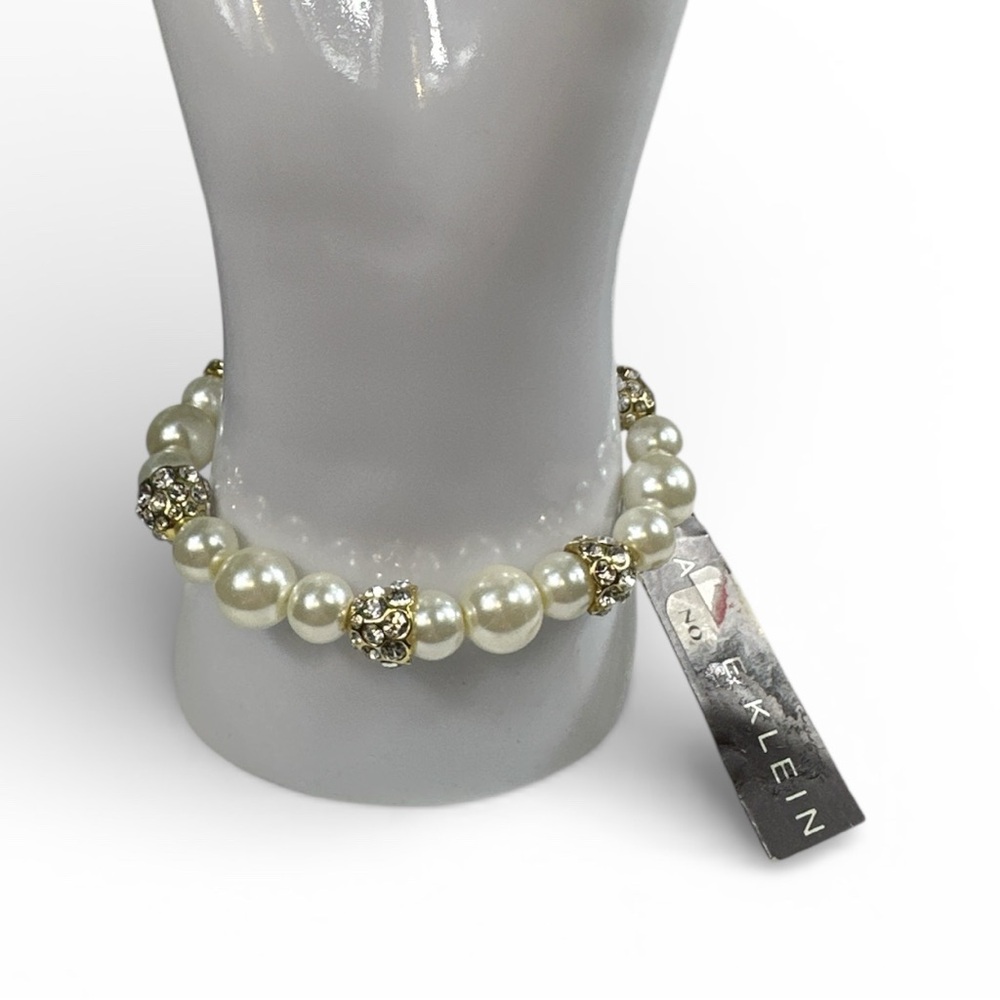 NWT. Anne Klein White Pearl and Gold Bracelet‎